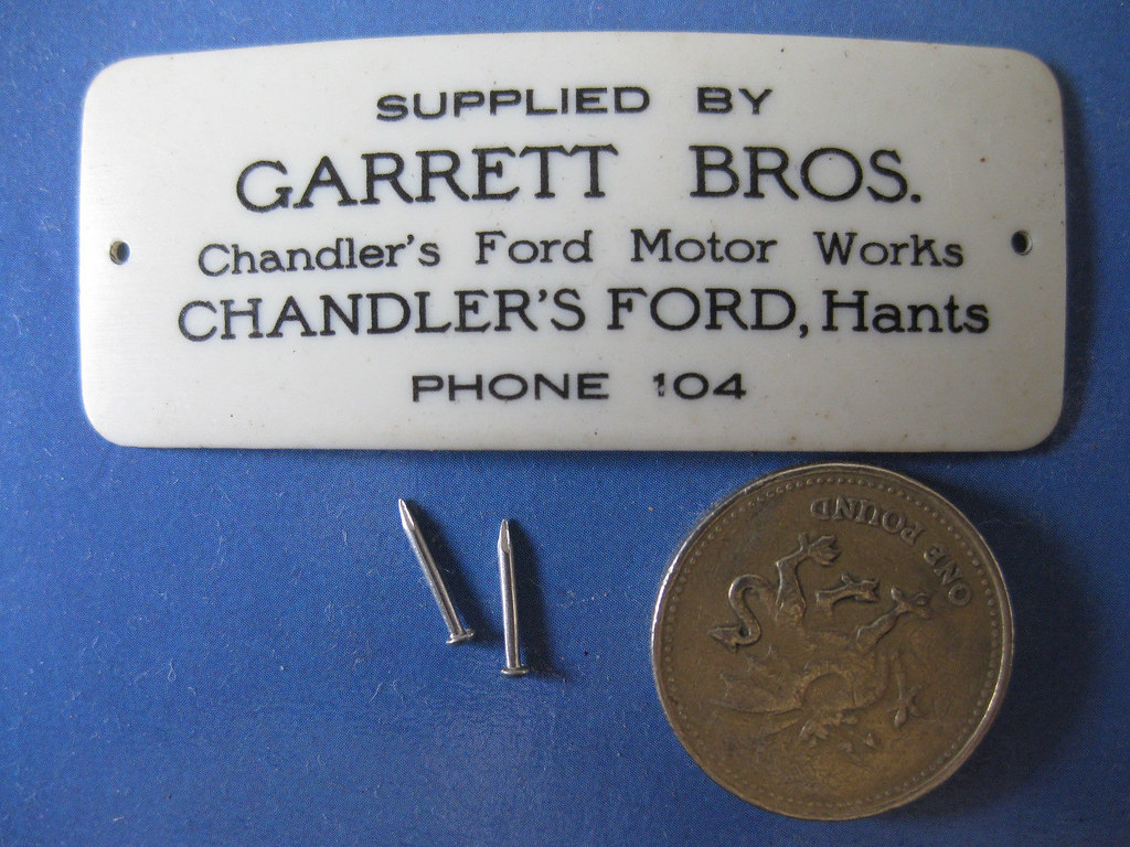 Garrett Bros, Chandlers Ford Ford car dealer badge Flickr