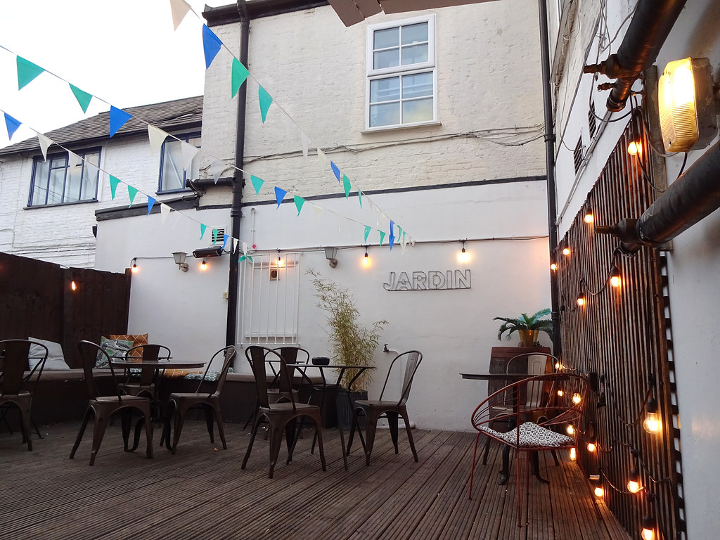 Garden at the Barrel & Horn, Bromley, London BR1 Links Ra… Flickr