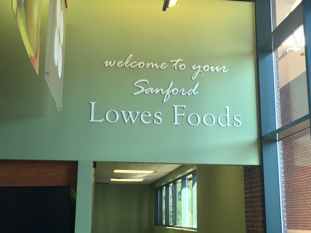 Lowes Foods of Sanford, NC A nonlocalized Lowes Foods sto… Flickr