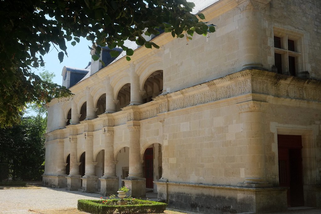 Château de DampierresurBoutonne C'est un château dont la… Flickr