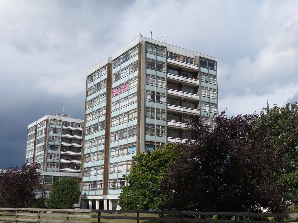 Wellington Close WaltononThames portemolitor Flickr