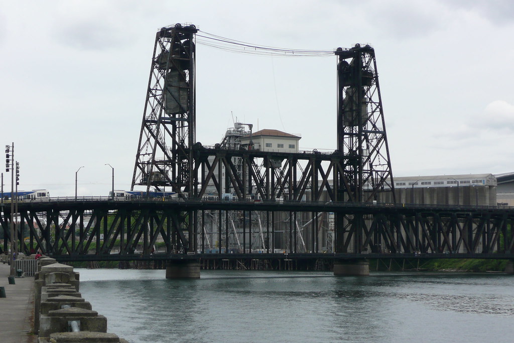 Steel Bridge From the waterfront looking north. inkogneato Flickr