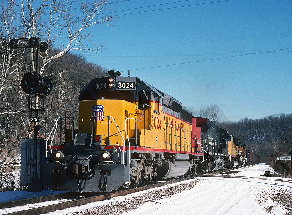 CSX N57819 westbound at Dillsboro Station, Indiana on Dec… Flickr