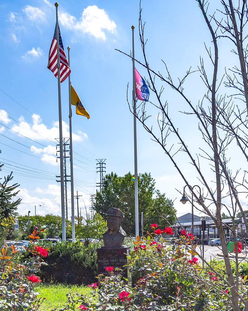 New Jersey Transit, Red Bank, NJ Train Station Statue (bus… Flickr