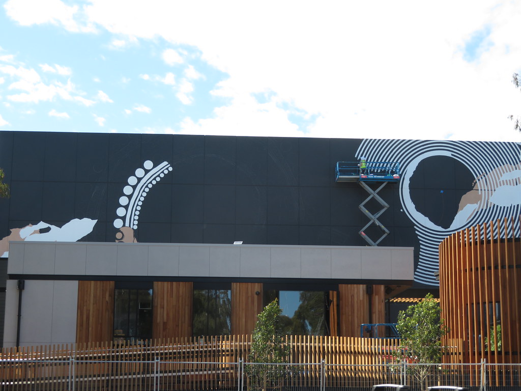 Tea Tree Plaza 12/10/2018 Exterior wall being painted wi… Flickr