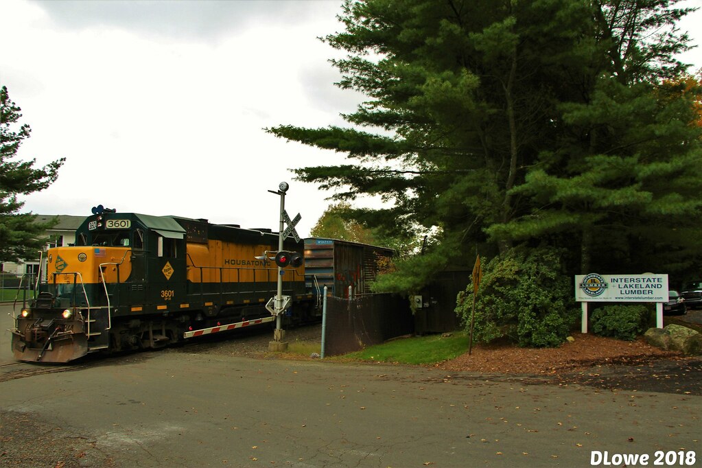 Modern Maybrook Housatonic Railroad train NX10 is seen sw… Flickr