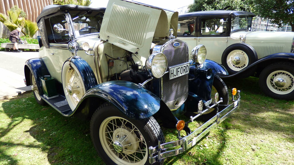Birkenhead, Auckland, New Zealand Classic cars seen at the… Flickr