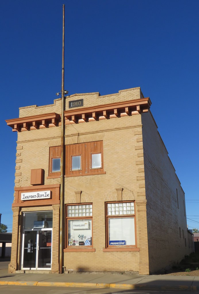 Old Bank (Baker, Montana) Baker, Montana is the county sea… Flickr