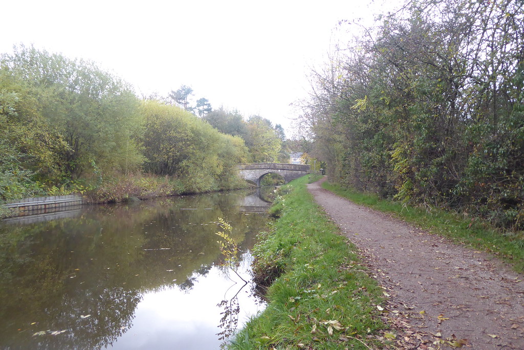 Towpath at Lower Greenshall Lane. (Peak Forest Canal) Octo… Flickr