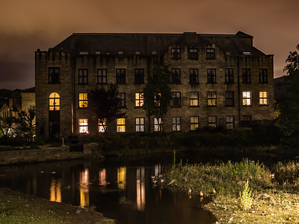 Willow Bank Uppermill Craig Hannah Flickr