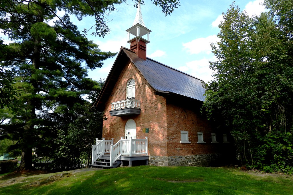 Granary at Manoir Papineau, Montebello, Quebec Joseph Hollick Flickr