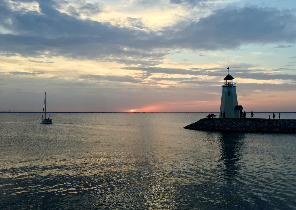Lighthouse at Sunset Oklahoma City, Oklahoma, USA cowyeow Flickr