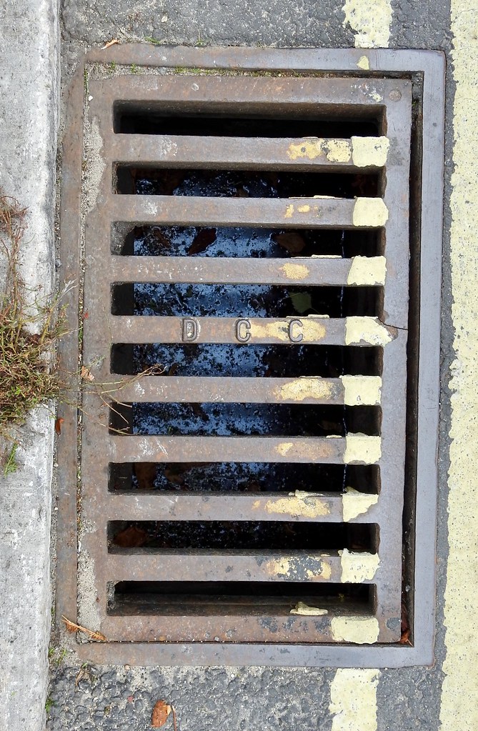 DCC Drain Cover, Victoria Avenue, Swanage, Dorset 8 Octobe… Flickr