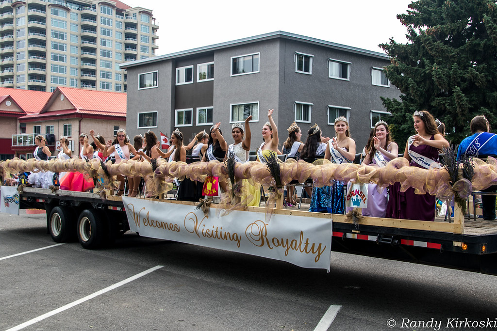 YOUTH PARADE GRAND MARSHAL Washington State Apple.
