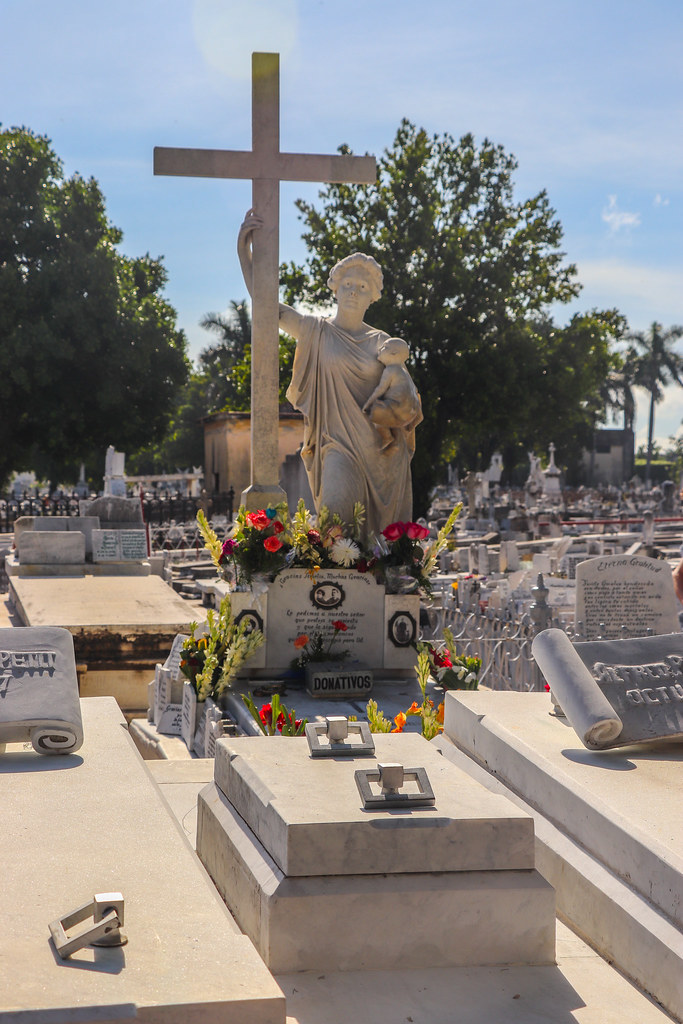 IMG_0952 Tumba de Amelia Goyri la Milagrosa. Necropolis Cr… Flickr