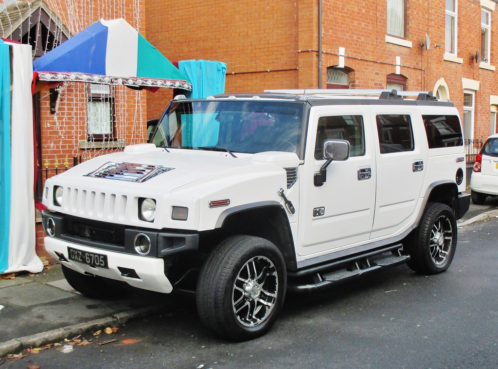 Hummer H2 2004 Hummer H2 with 6 litre V8 petrol engine