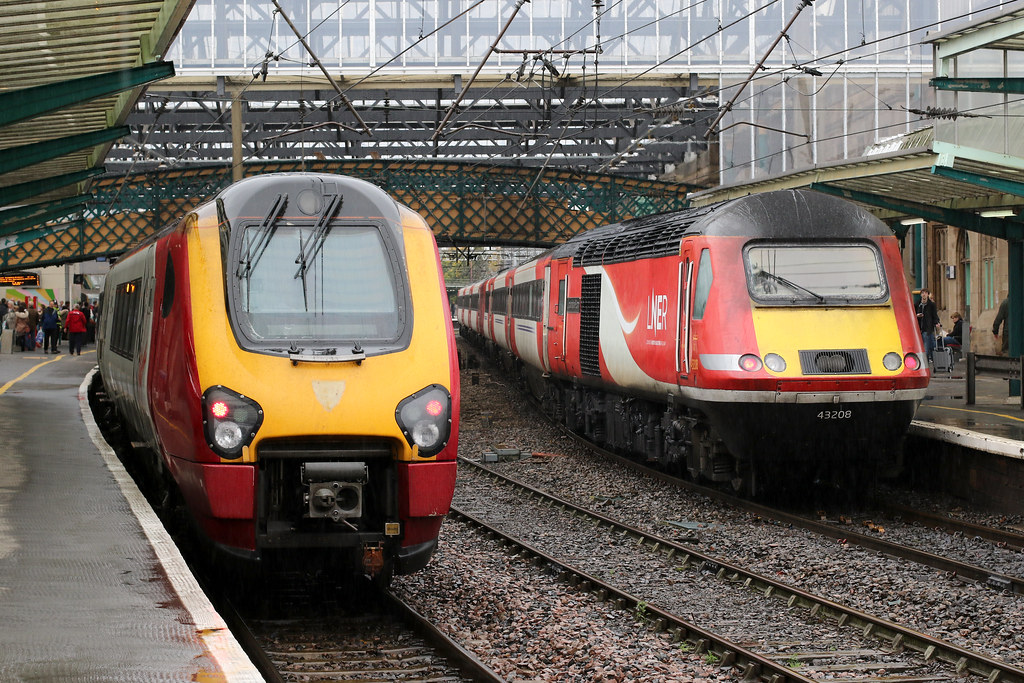 43208 'The Lincolnshire Echo' and 43306 1E11 On the left a… Flickr