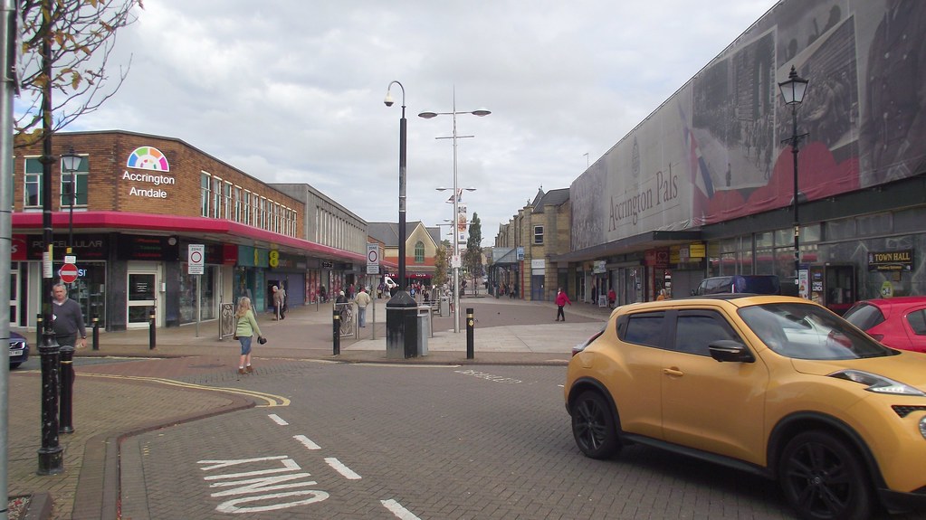 Accrington Arndale, Broadway Clock missing PC Cellular, Co… Flickr