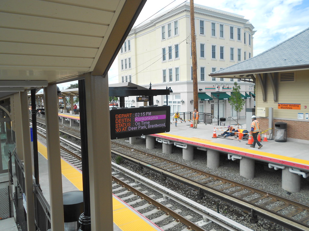 Wyandanch 9/2018 Wyandanch station received a full renovat… Flickr