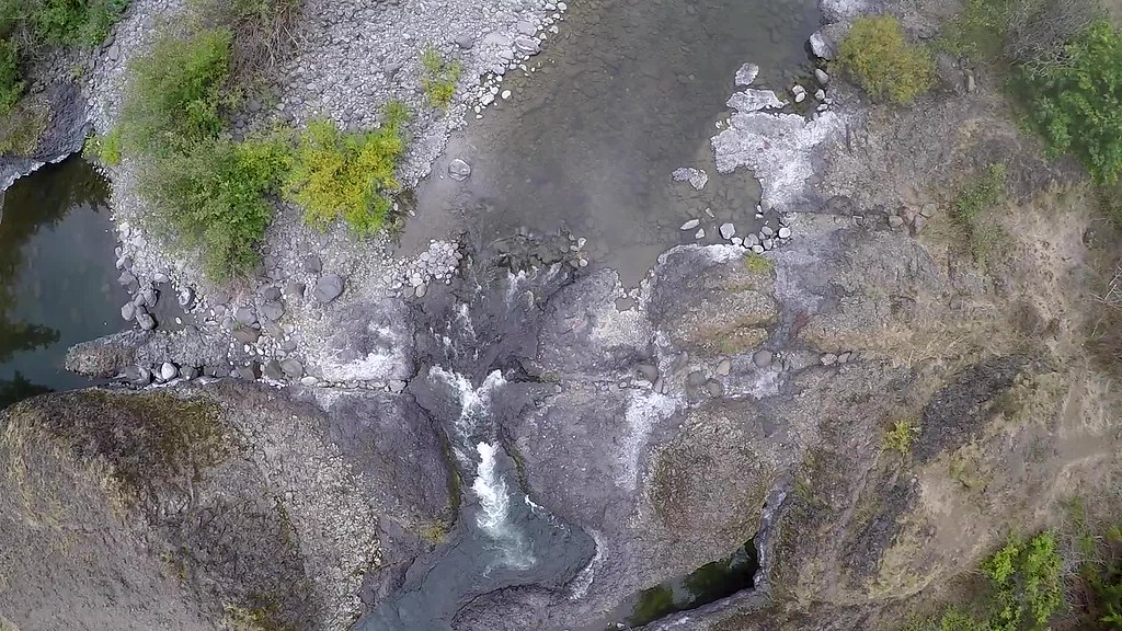 Molalla River in autumn Aerial video clip of the Molalla R… Flickr