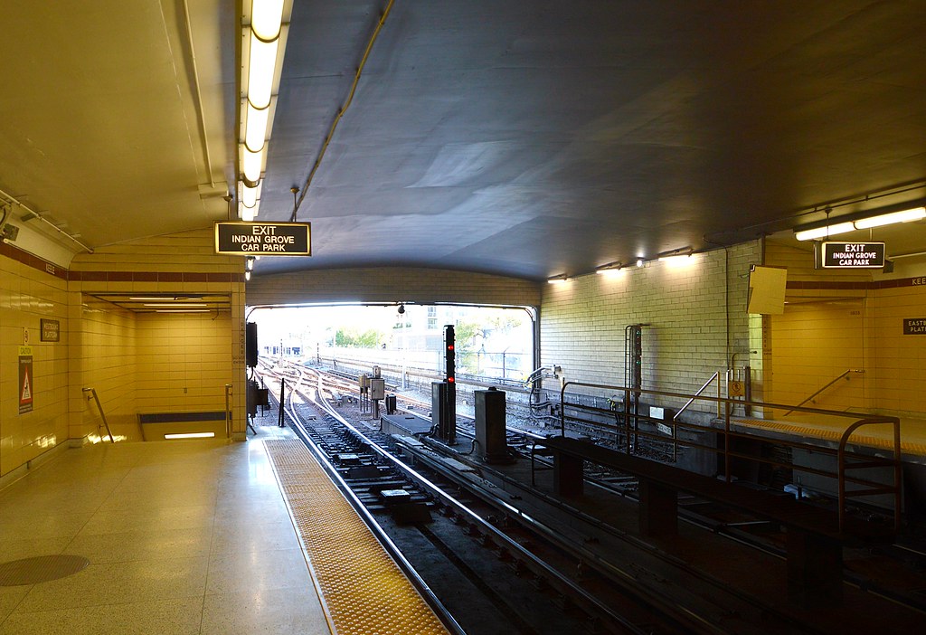 Keele Subway Station / Platform Level. 21 Keele Street… Flickr