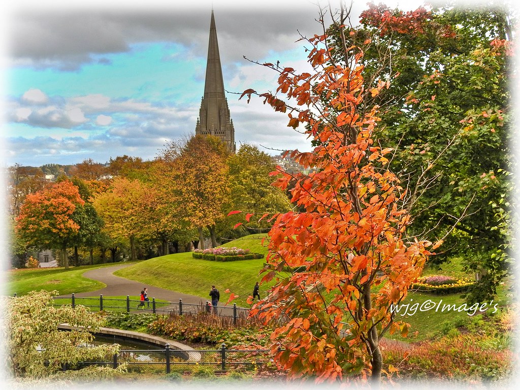 Autumn colours, Brooke Park, Derry/Londonderry. William Guildea Flickr