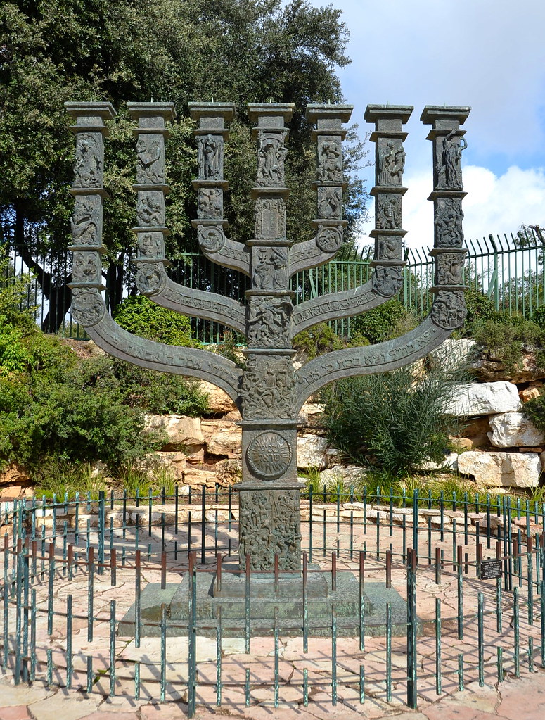 Knesset Menorah Knesset Menorah at the edge of Gan Havradi… Flickr