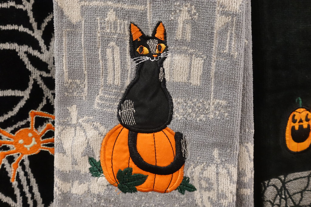 Kohls Halloween Decor 83118 02 anothertom Flickr