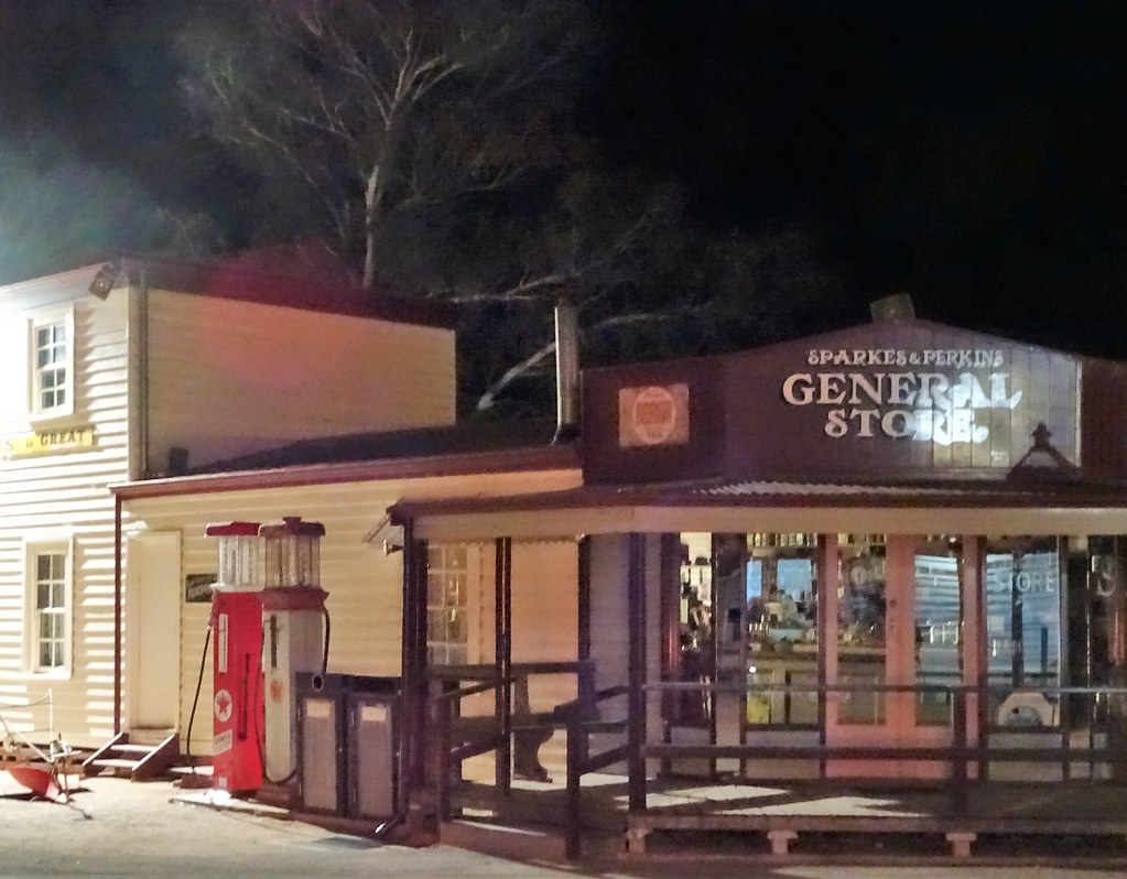 Swan Hill. The General Store at night in Swan Hill Pioneer… Flickr