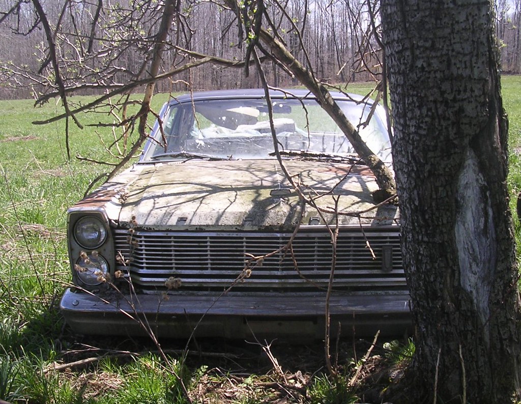 Galaxie Quest Why do these cars end up parked up againsed … Flickr