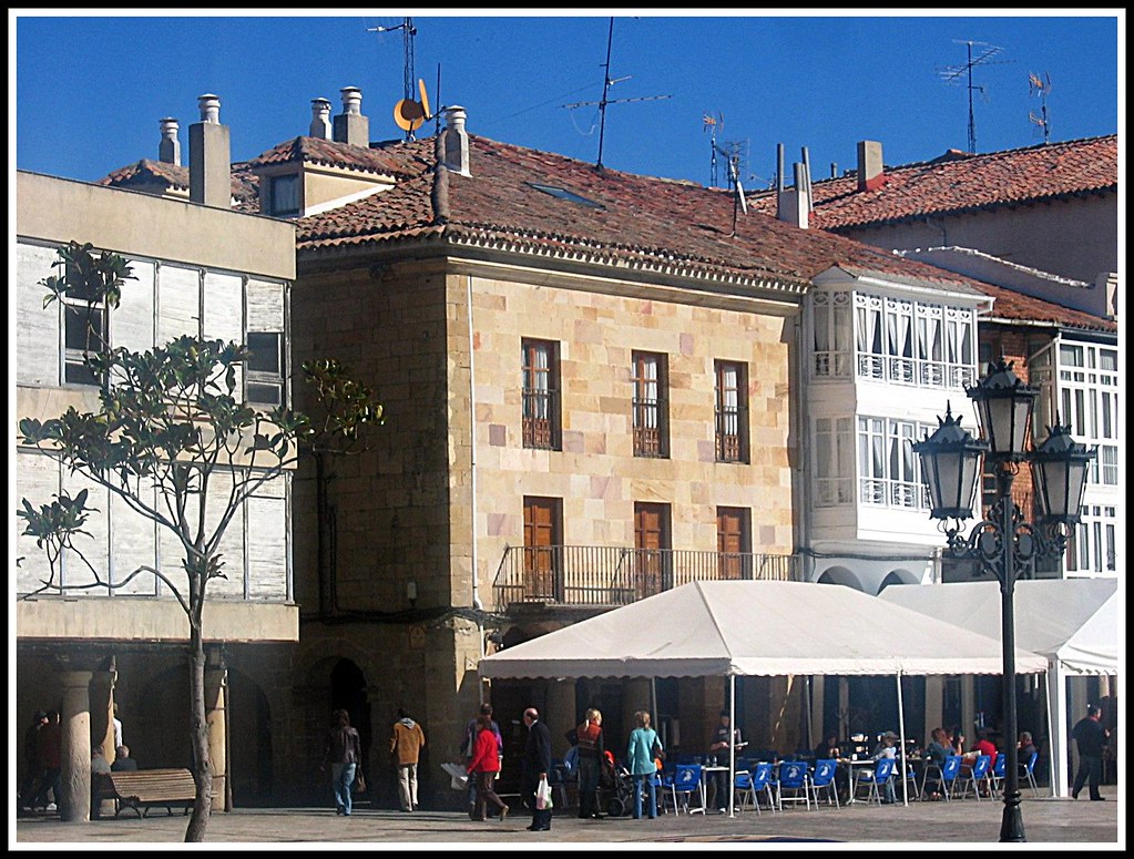 AGUILAR DE CAMPÓO Palencia. Plaza Mayor Aguilar de Cam… Flickr