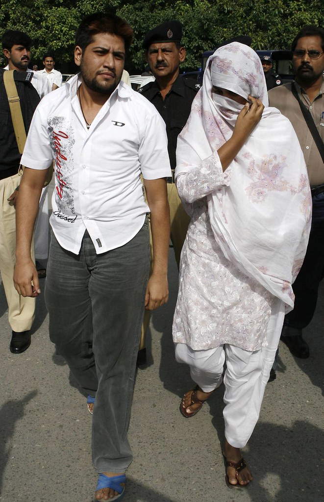 Pakistan Sex Change | Pakistan's Shumail Raj, left, and his … | Flickr