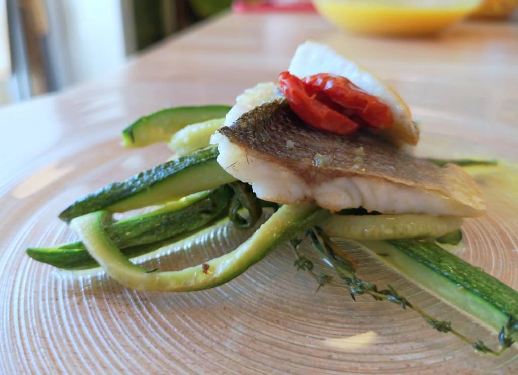 Filetto di branzino saltato in padella su zucchine saltate… Flickr