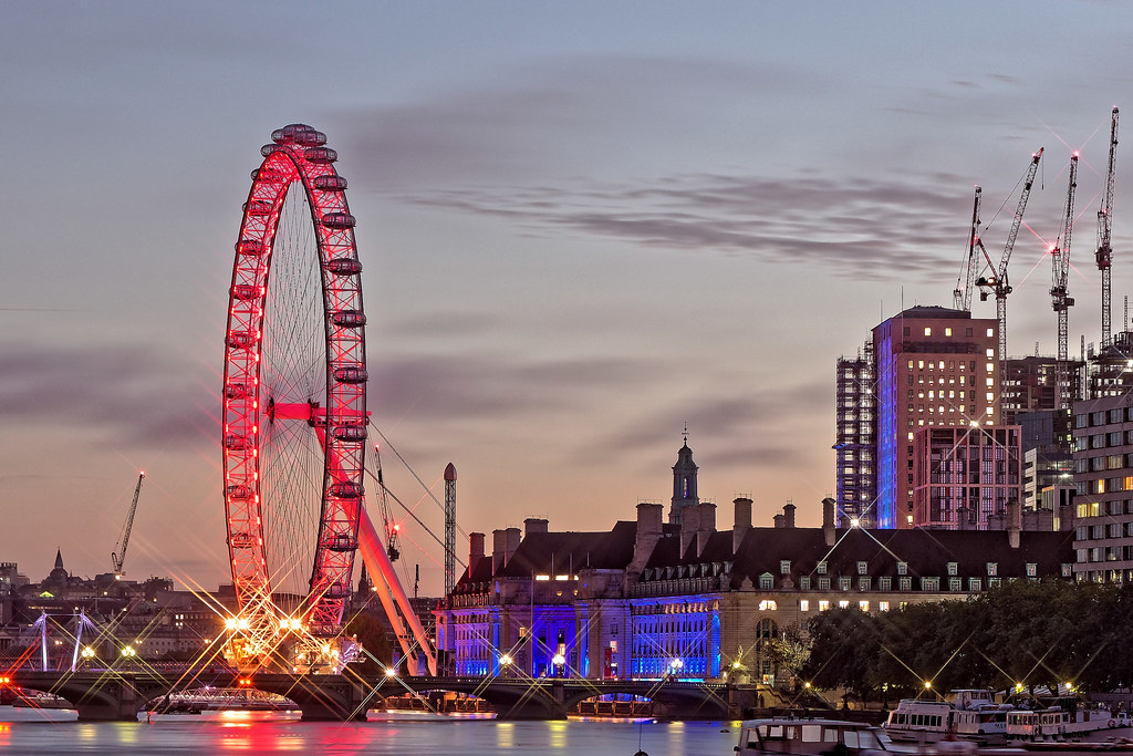 Big Wheel The London Eye towers over the old County Hall a… Flickr