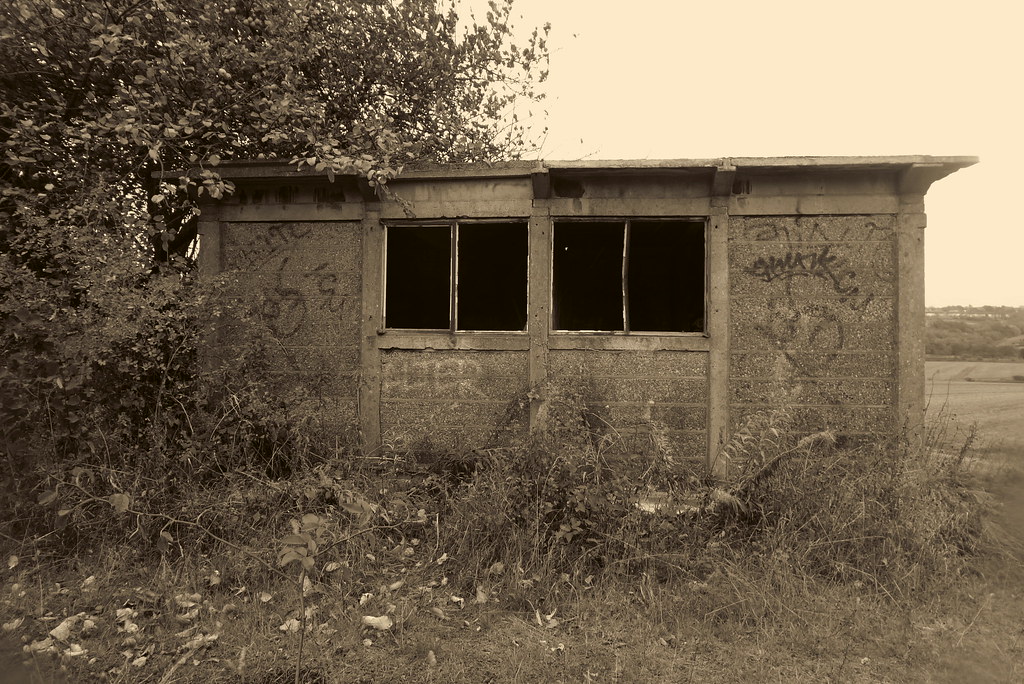 Concrete railway hut, Woodthorpe. (Former Staveley Clown… Flickr