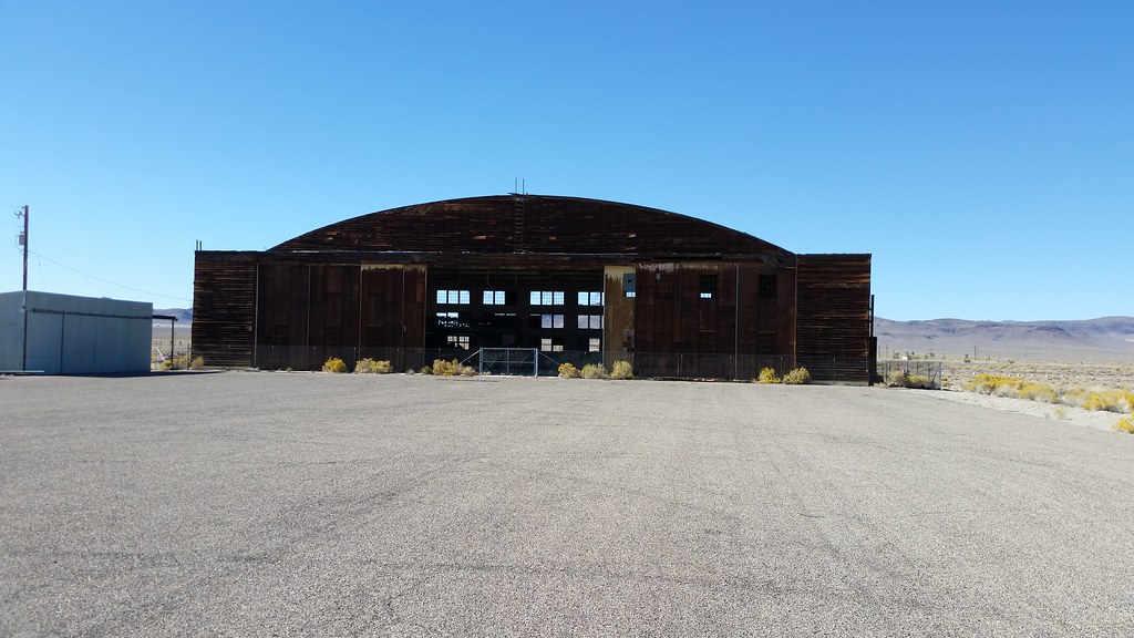WW II Airfield Building at Tonopah Airport, the former Ton… Flickr