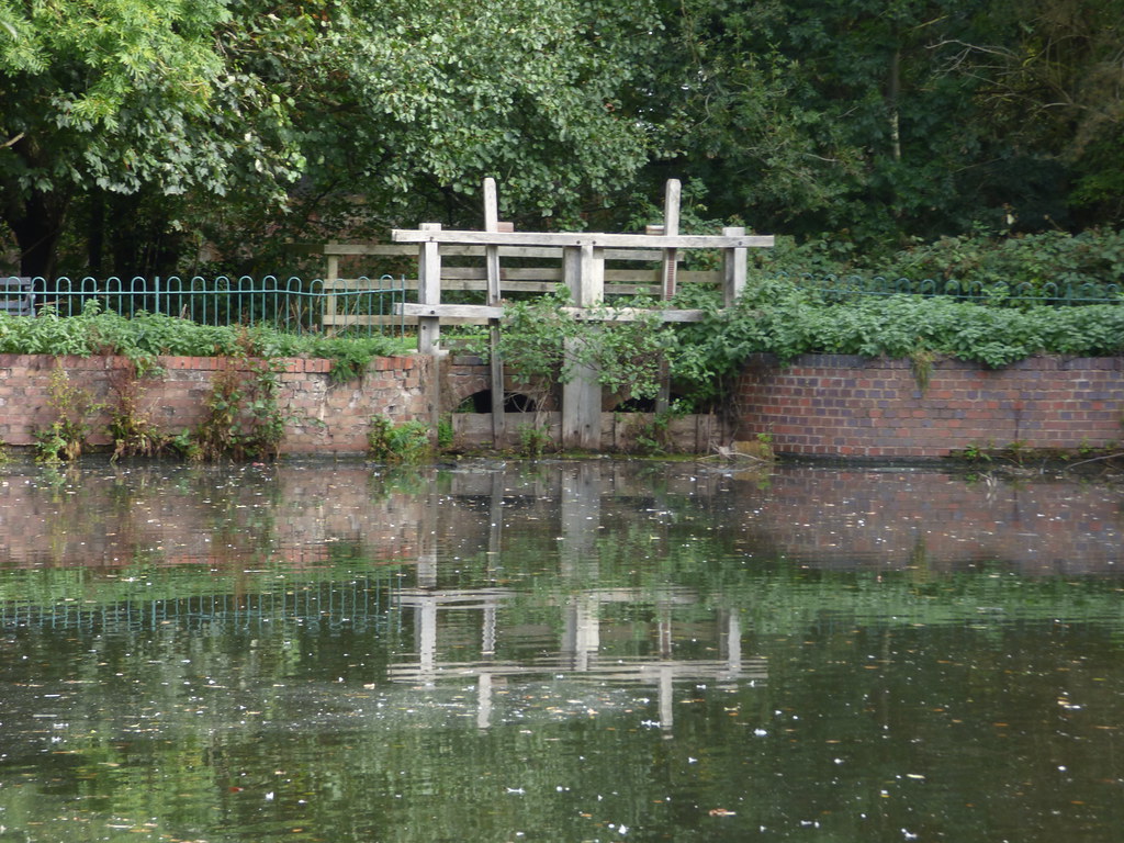 Brueton Park Lake at Brueton Park, Solihull sluice gate a photo on