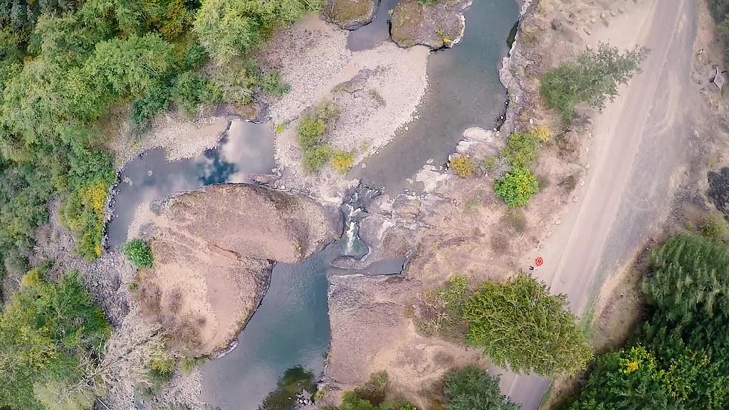 Molalla River in autumn Aerial video clip of the Molalla R… Flickr
