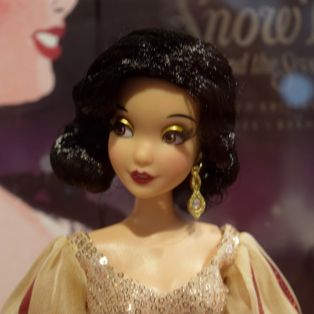 2018 Disney Designer Collection Premiere Series Merchand… Flickr