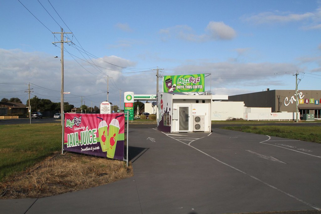 'Muzz Buzz' drive through coffee shop in Geelong Breakwate… Flickr