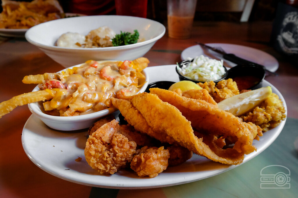 Fried Seafood Platter w/ Catfish, Shrimp, Oysters & Cajun … Flickr