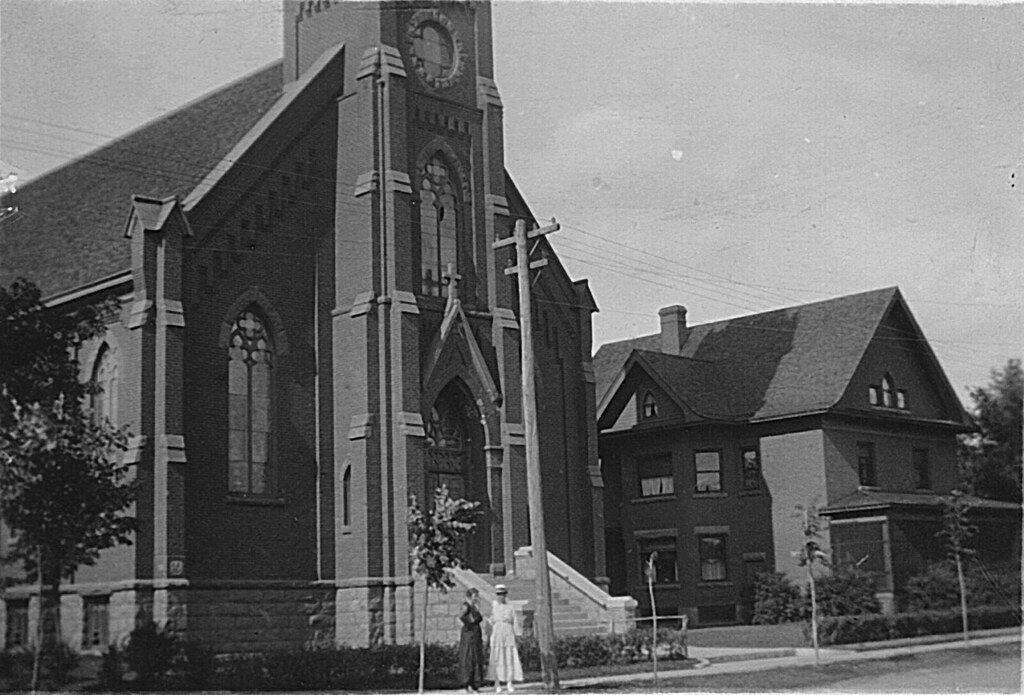 The Catholic Church in Sioux Center Mr and Mrs Apitz Stand… Flickr