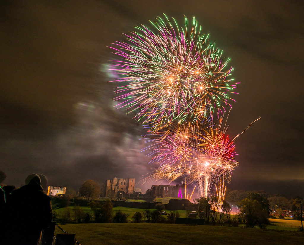 _DSC3827350 Kenilworth castle fireworks display 2018 STEVEN