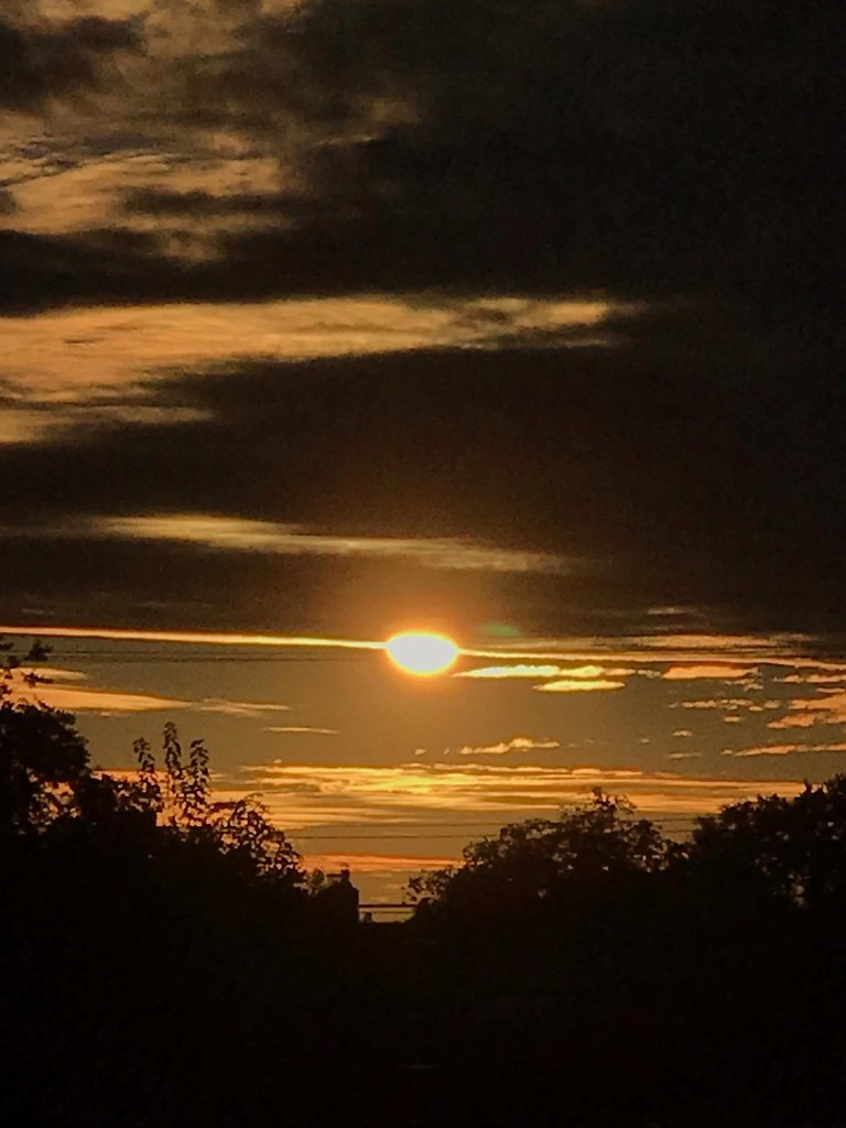 Sunset Setting sun in Fairless Hills Pennsylvania 🇺🇸 Matt Beagen