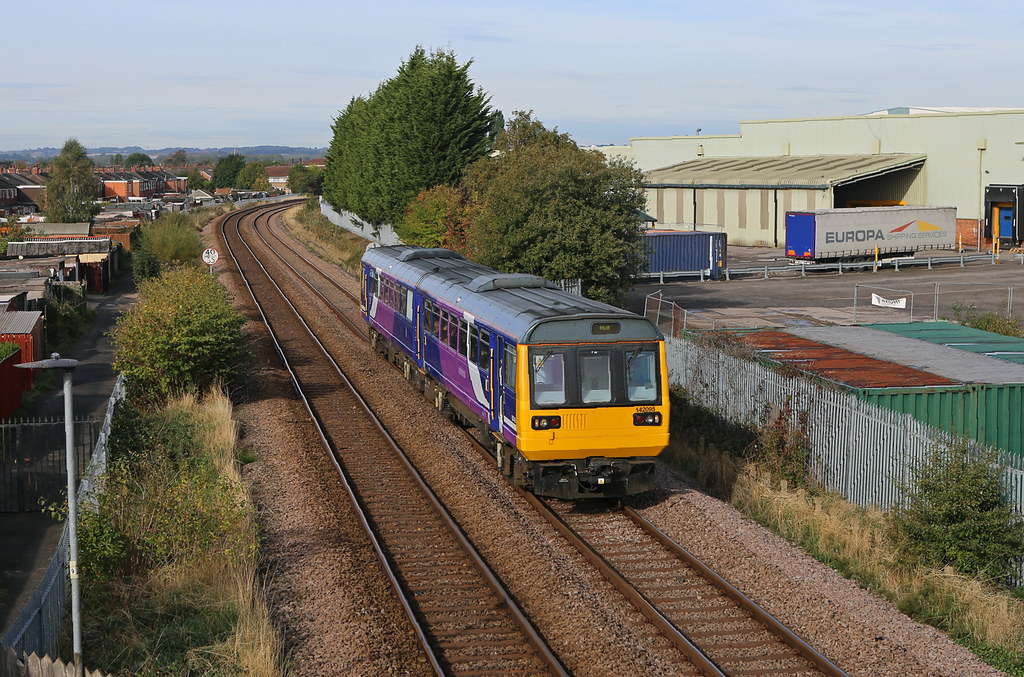 142095 142095 passes Hull Woodgate Lane footbridge working… Flickr