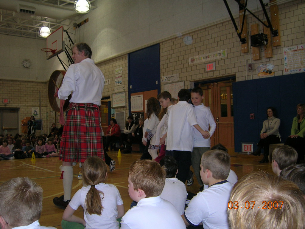 Bow Bow Bow Belinda Two hands round pandamom1951 Flickr