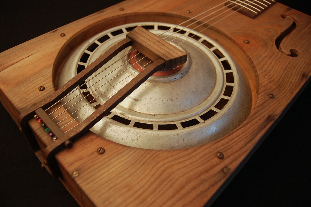 ArondoPhonic Wine Box Guitar with (lightweight) aluminum … Flickr