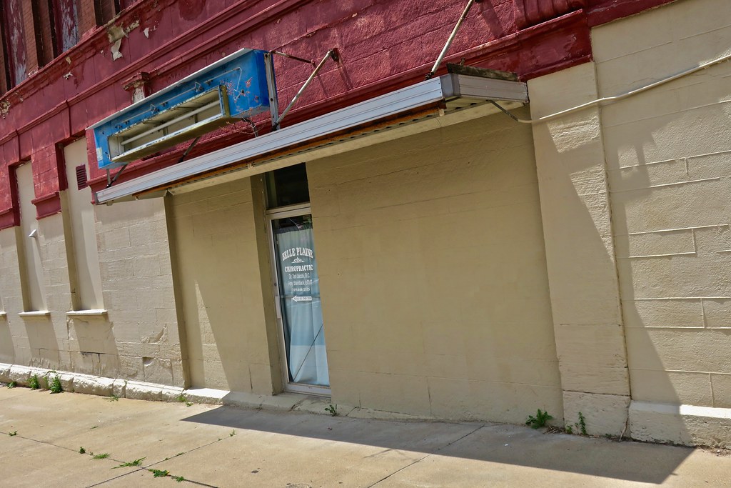Belle Plaine Chiropractic, Belle Plaine, IA A dead sign ab… Flickr