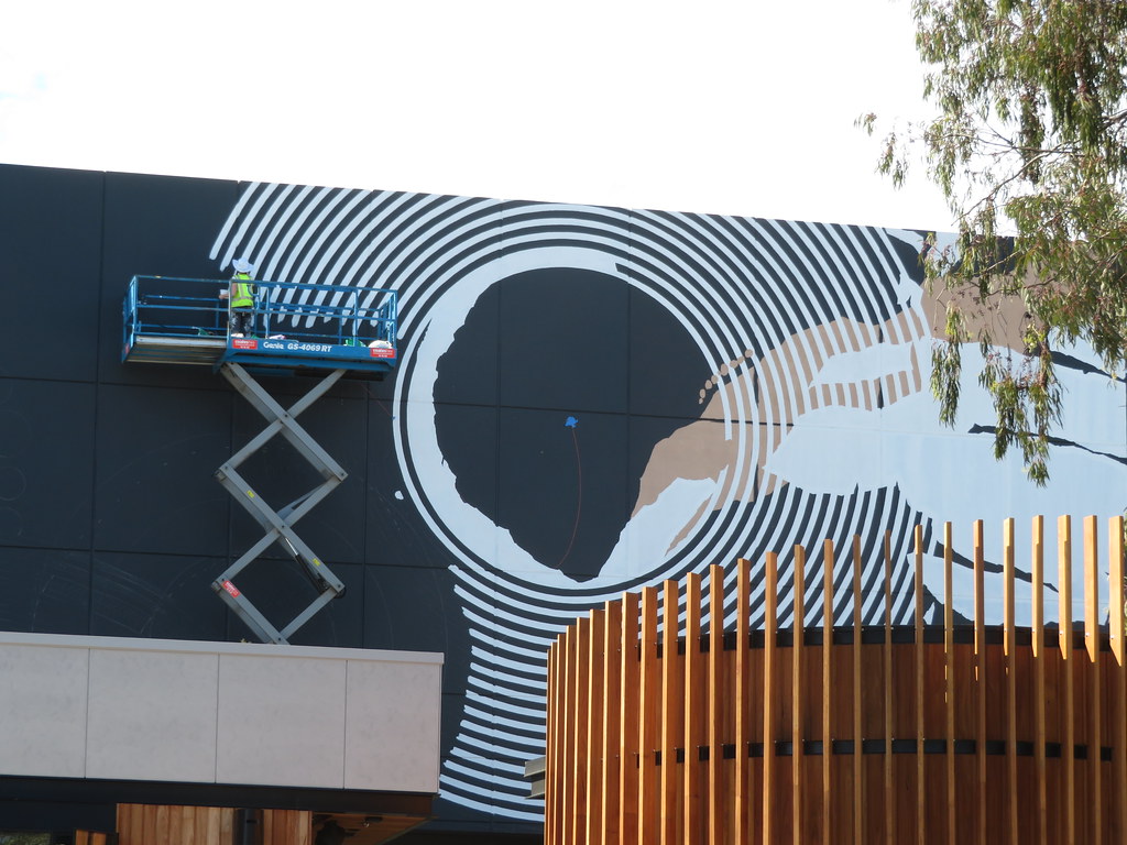 Tea Tree Plaza 12/10/2018 Exterior wall being painted wi… Flickr