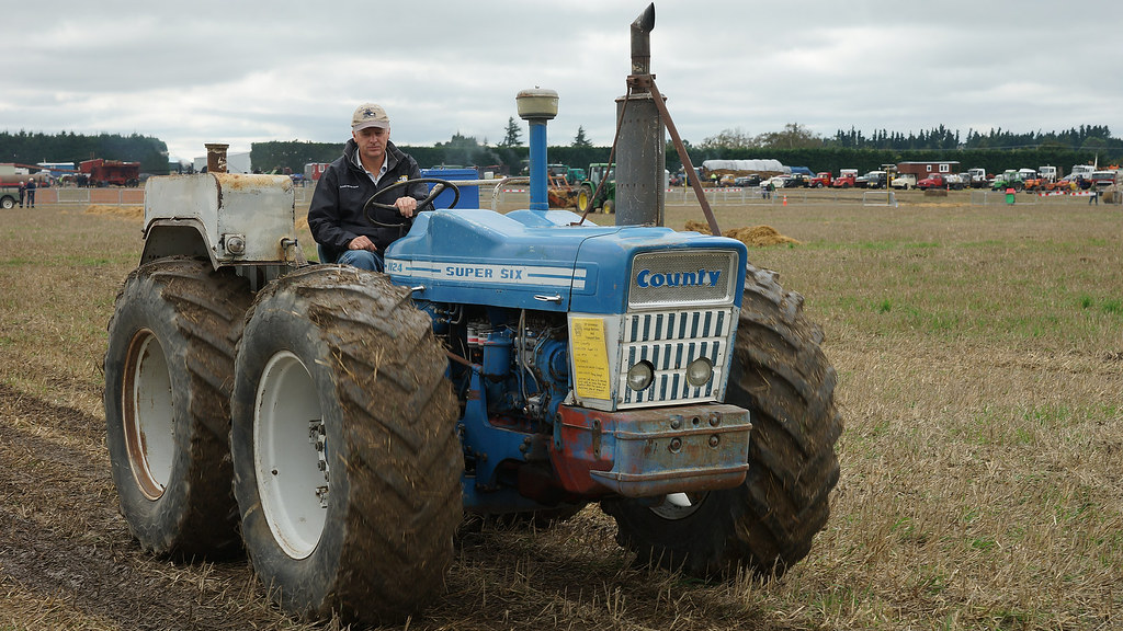 1971 County Super Six 1124 Tractor. A Vintage Rally was he… Flickr